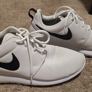 Nike White and Black Sneakers